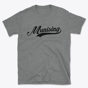 Munising Michigan Vintage Team Basic T-Shirt