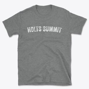 Holts Summit Missouri Timeless Retro Basic T-Shirt