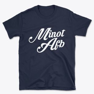 Minot Afb North Dakota Vintage Team Basic T-Shirt