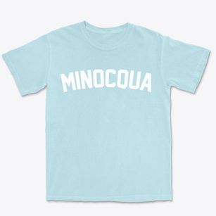 Minocqua Wisconsin Classic Curve Premium Heavyweight T-shirt