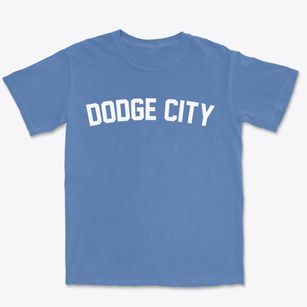 Dodge City Kansas Classic Curve Premium Heavyweight T-shirt