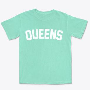 Queens New York Classic Curve Premium Heavyweight T-shirt