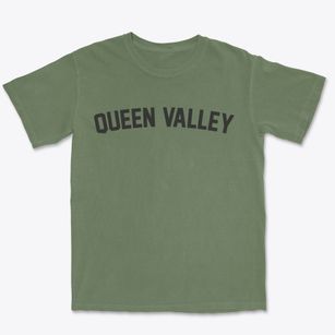 Queen Valley Arizona Classic Curve Premium Heavyweight T-shirt