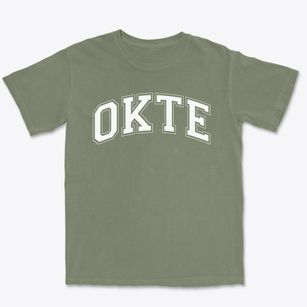 Okte Elementary School Varsity Arch Premium Heavyweight T-shirt
