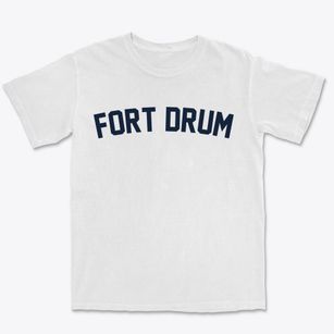 Fort Drum New York Classic Curve Premium Heavyweight T-shirt