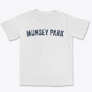 Munsey Park New York Timeless Retro Premium Heavyweight T-shirt